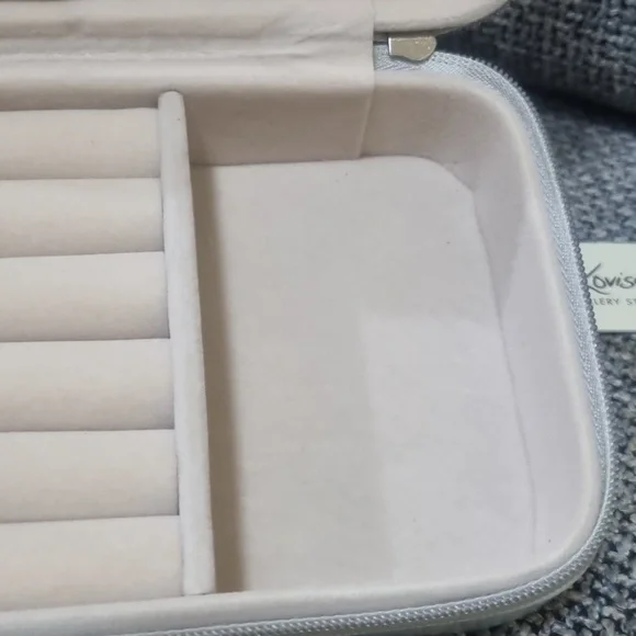 LOVISA Jewelry Storage Case - Picture 13 of 13